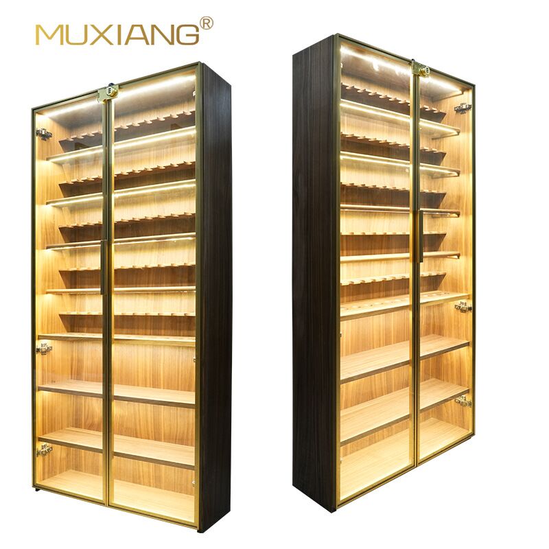 Wandmontierte Pfeifenvitrine